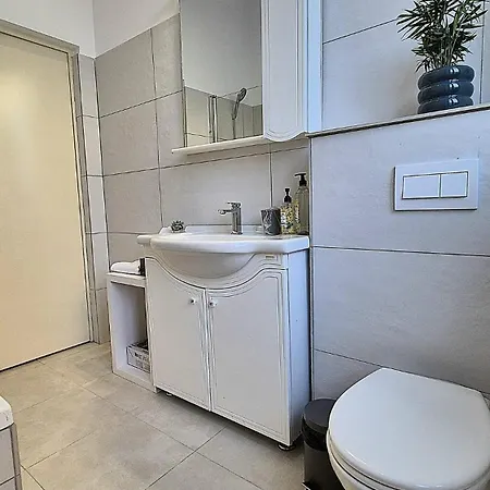 Boutique Old 1 *