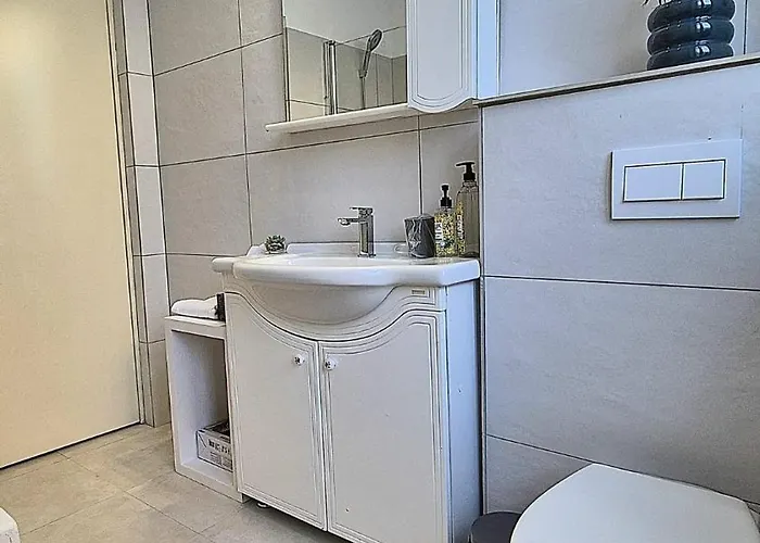 Boutique Old 1 *