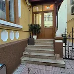 Boutique Old 1 *